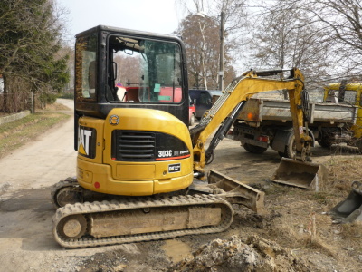 Pásový bagr CAT 303 CR